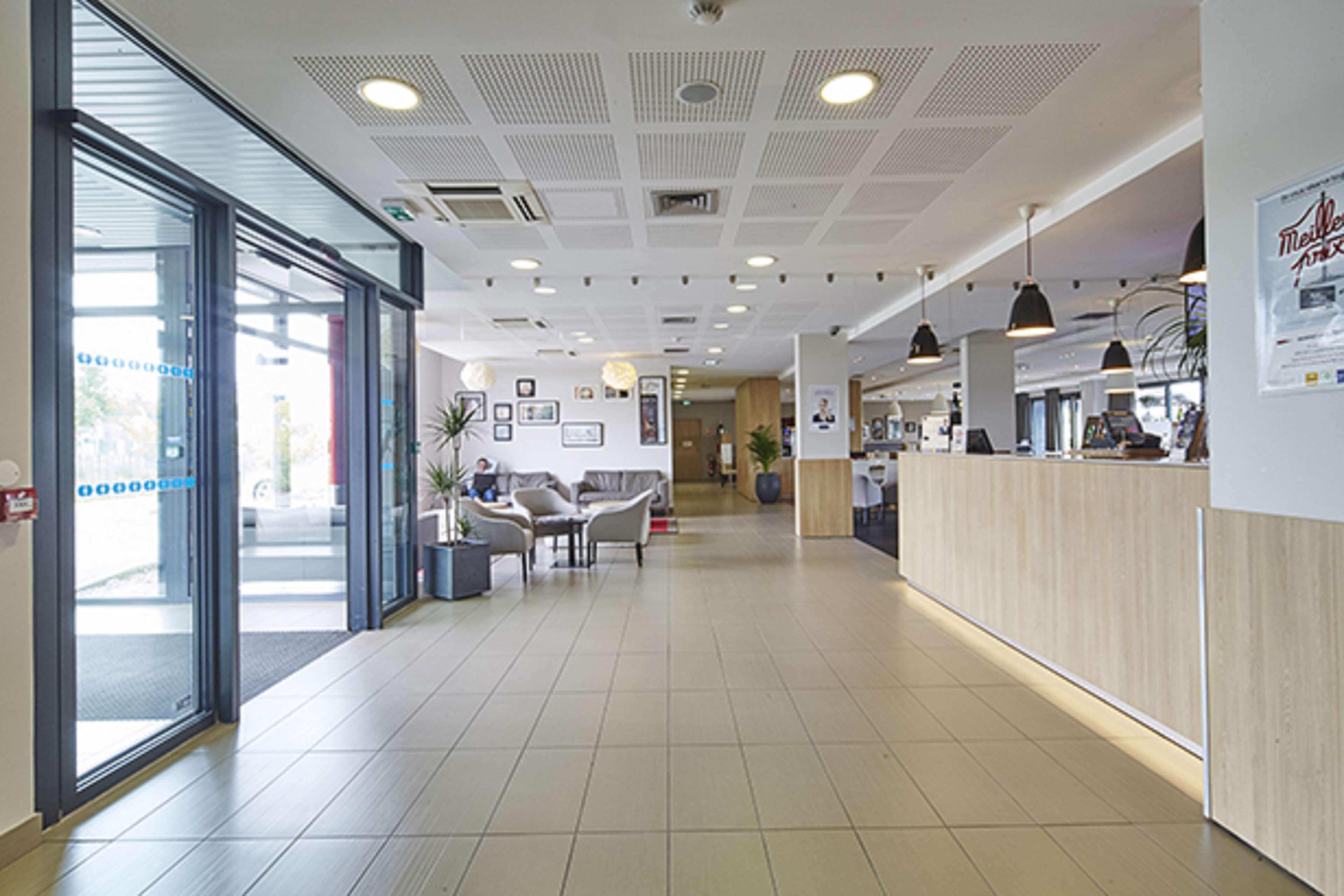 Hotel Kyriad Lyon Est - Zi - Aéroport 3*