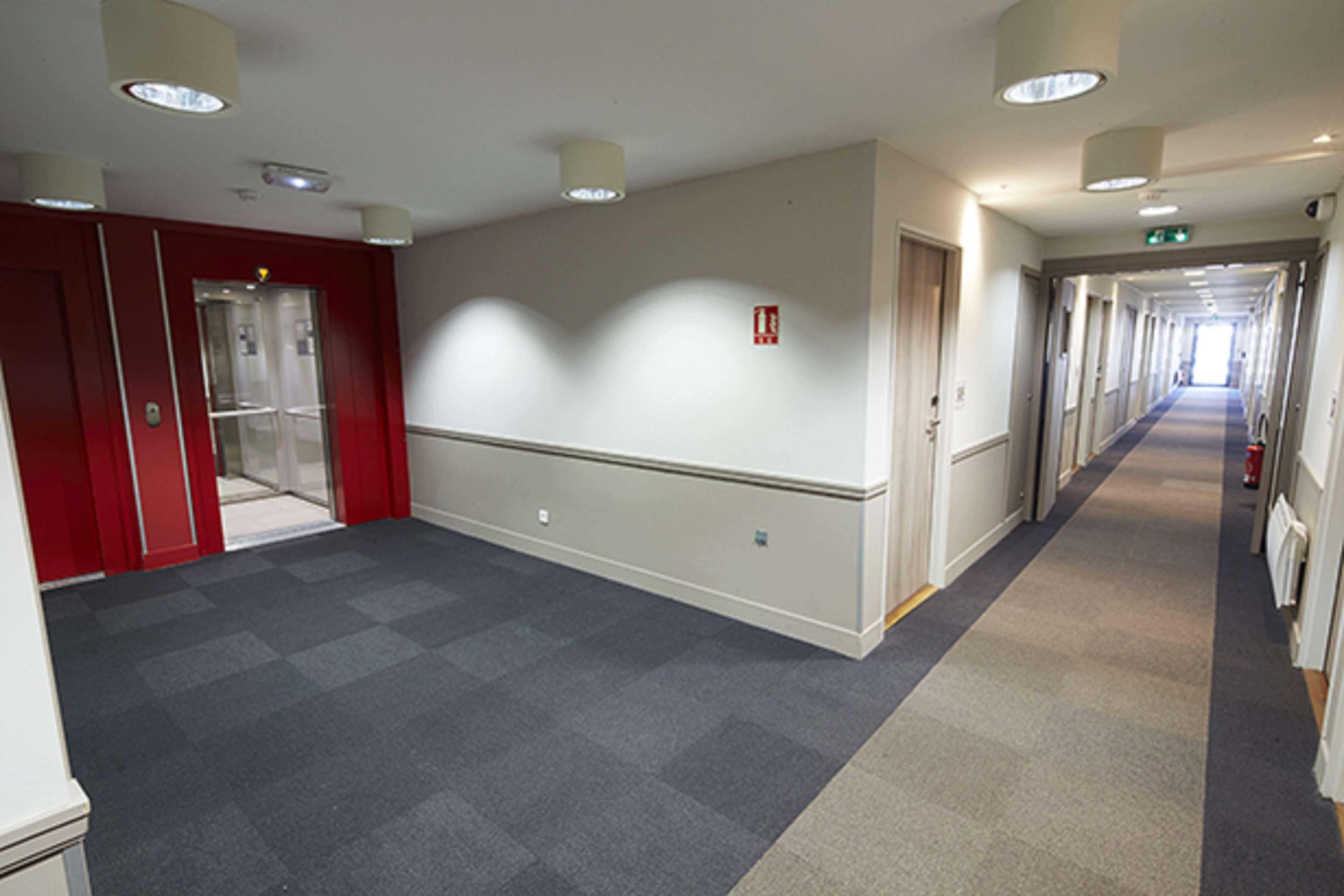 Hotel Kyriad Lyon Est - Zi - Aéroport