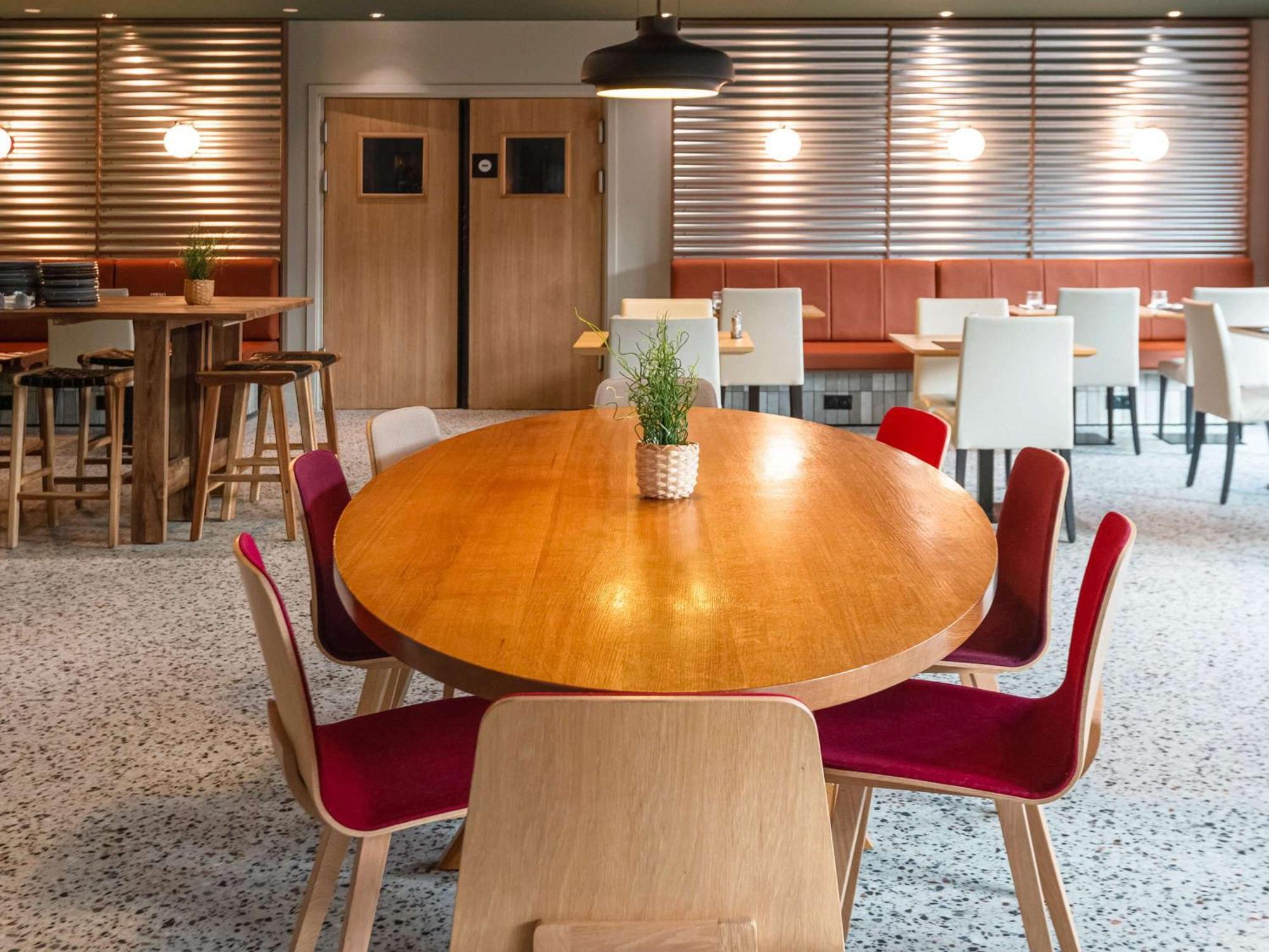 Kyriad Lyon Est - Zi - Aéroport Hotel 3*