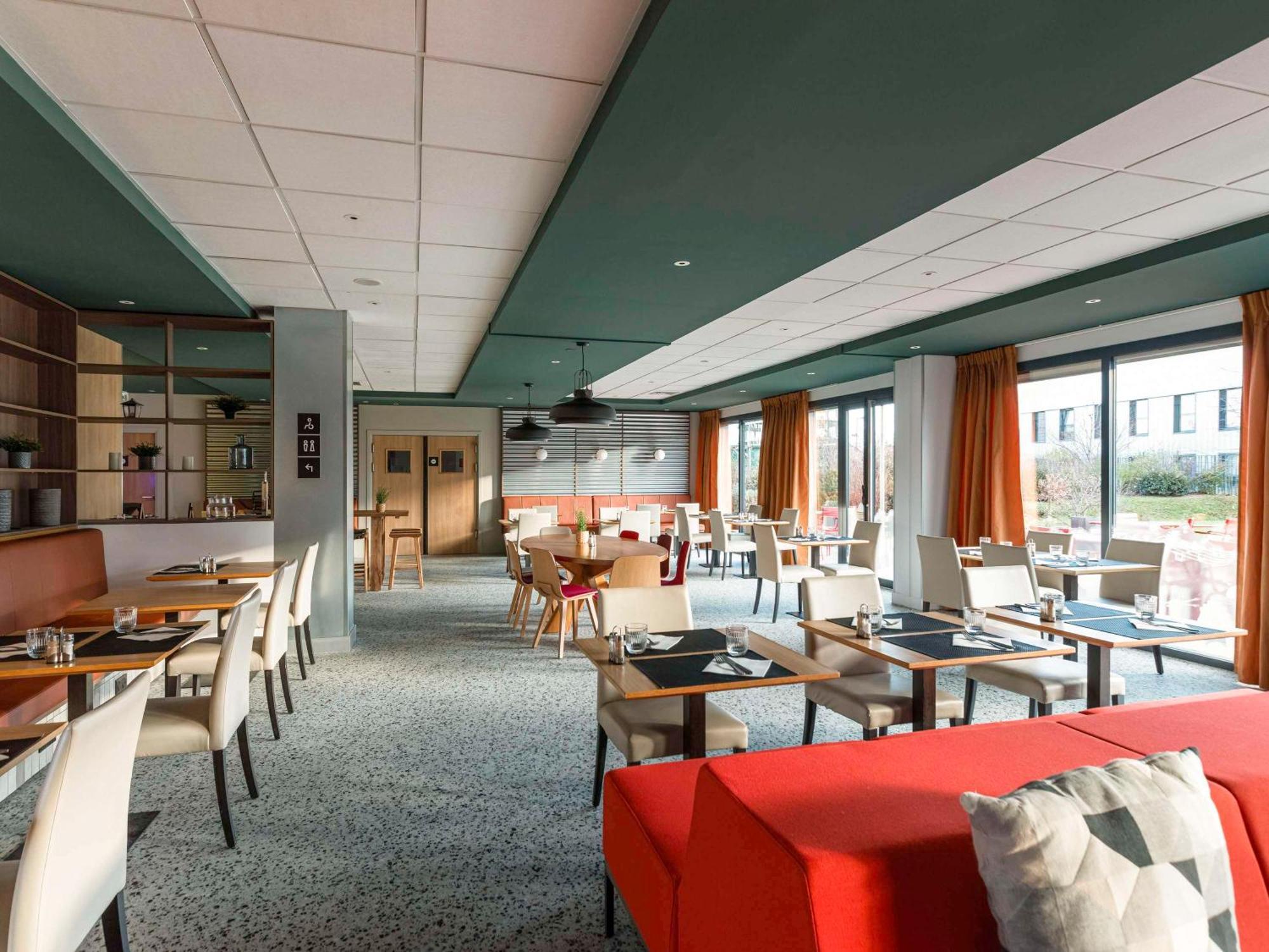 Kyriad Lyon Est - Zi - Aéroport Hotel 3*